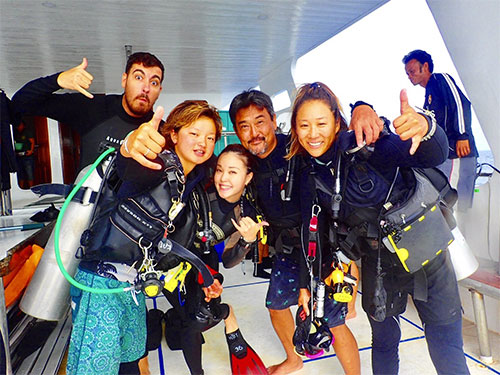 ほうぼう屋タオ島店スタッフ